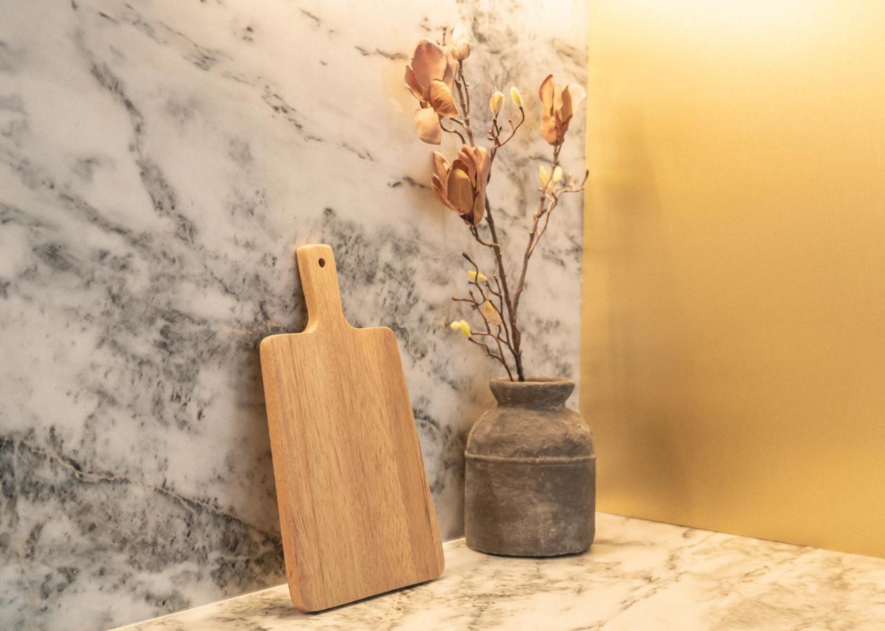 Village Aparthotel By Boa Porto Luaran gambar A cutting board