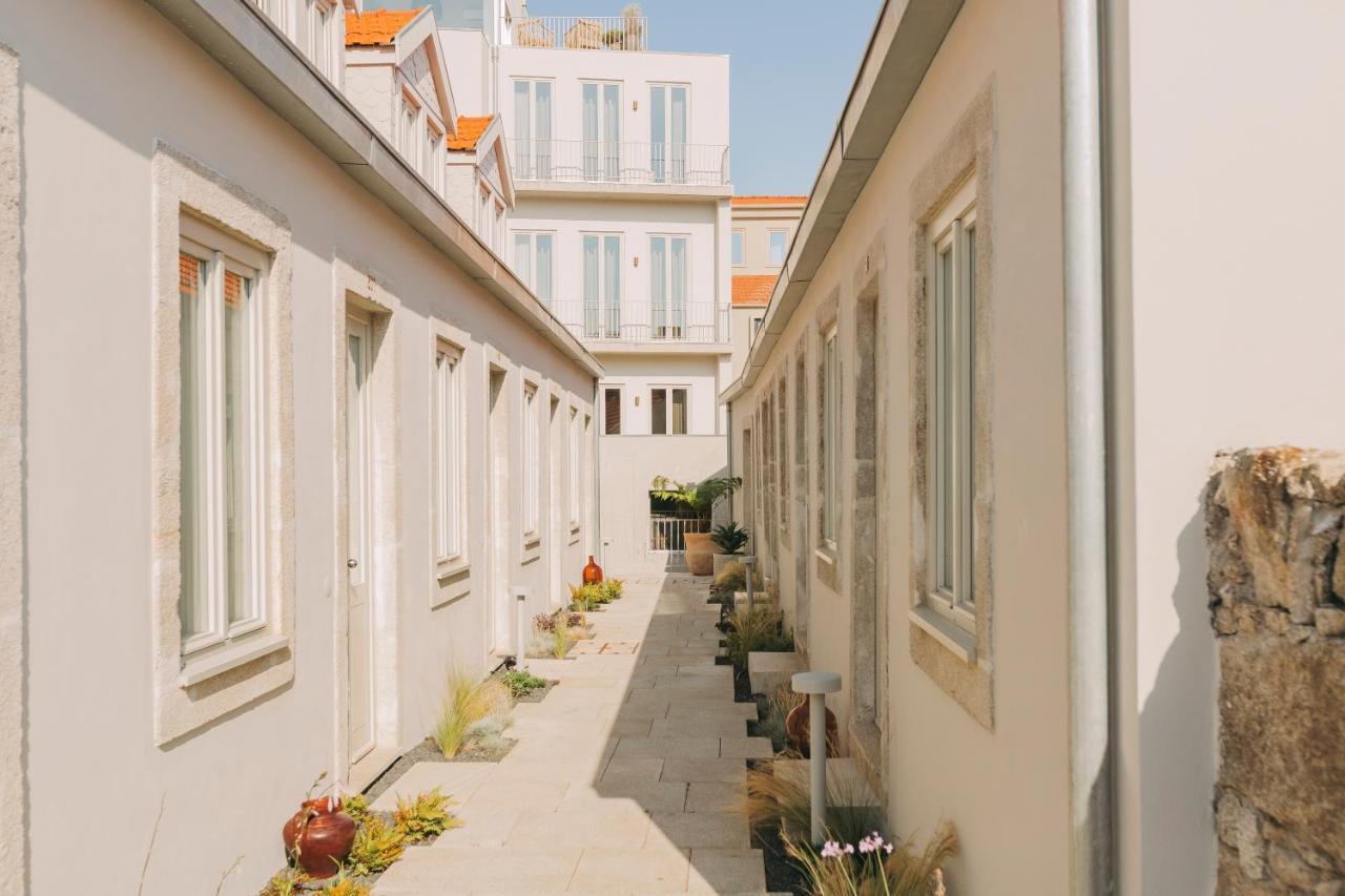 Village Aparthotel By Boa Porto Luaran gambar The narrow alleyway of the courtyard of the convent