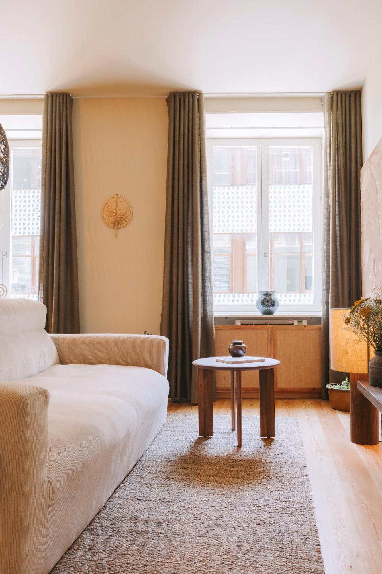 Village Aparthotel By Boa Porto Bilik gambar A living room with curtains
