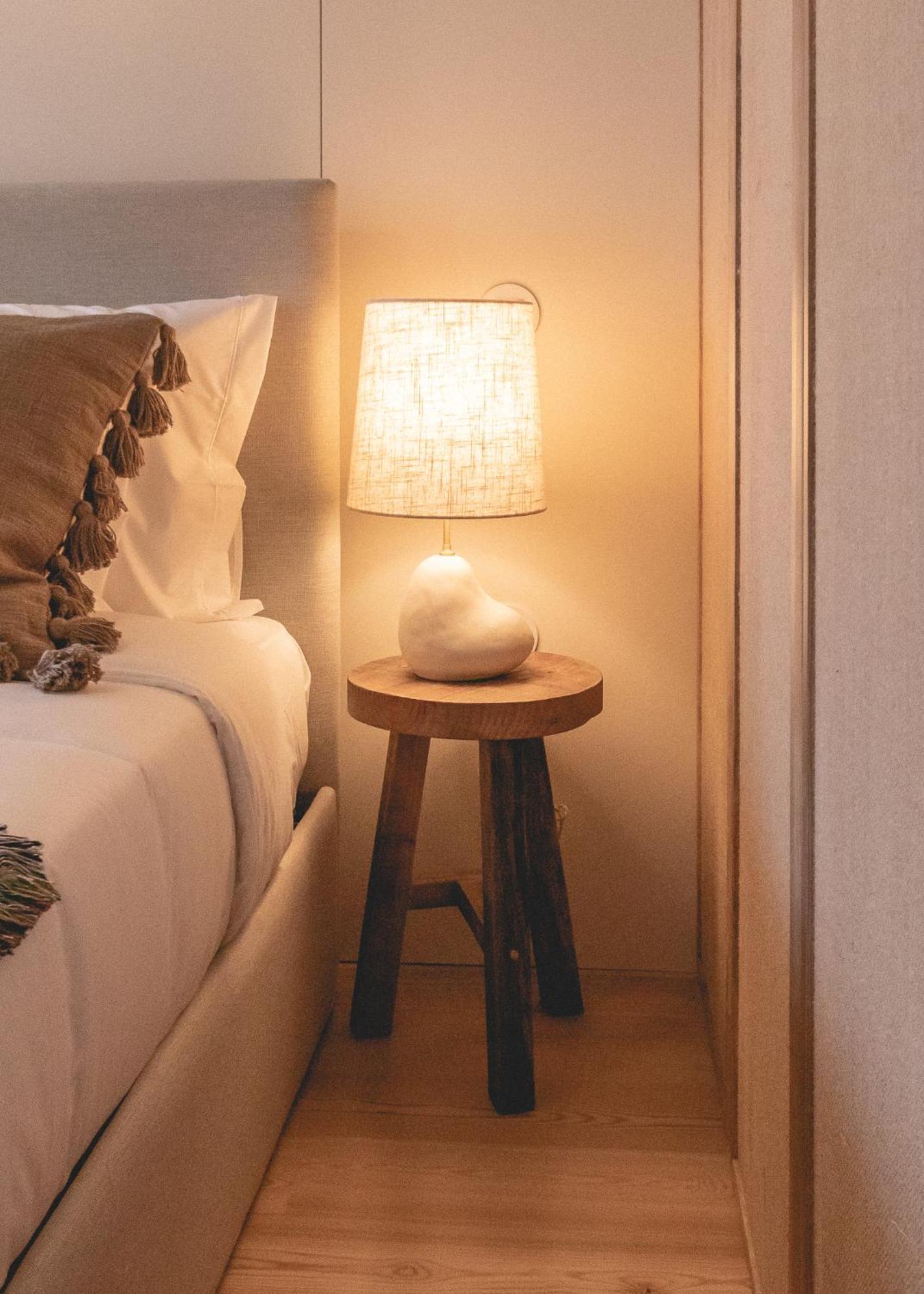 Village Aparthotel By Boa Porto Bilik gambar A bedside lamp